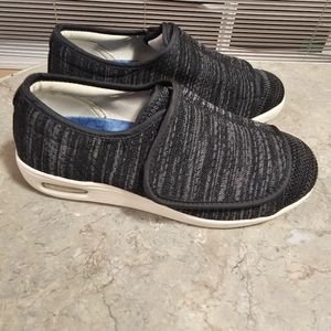 YOUYUN Ivory memory foam slip on diabetic shoes women's size 7